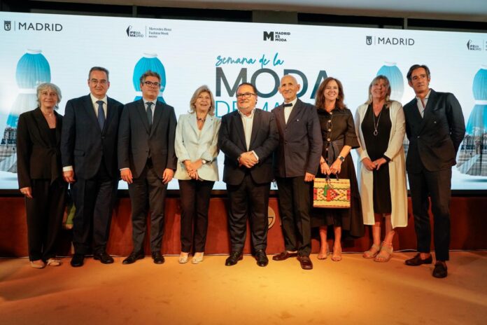 Pepa Bueno, Directora Ejecutiva de ACME; Oscar Romera, Coordinador General de Economía, Comercio y Consumo del Ayuntamiento de Madrid; Daniel Martínez, Vicepresidente Ejecutivo de IFEMA MADRID; Engracia Hidalgo, Delegada del Área de Gobierno de Economía, Innovación y Hacienda del Ayuntamiento de Madrid; Ignacio Quintana, CEO de Forbes; Modesto Lomba, Presidente de ACME; Arancha Priede, Directora General de Negocio Ferial de IFEMA MADRID; Olga Maria Ruiz Castillo, Directora General de Comercio y Hostelería del Área de Gobierno de Economía, Innovación y Hacienda del Ayuntamiento de Madrid y Asier Labarga, Director de MBFWMadrid.