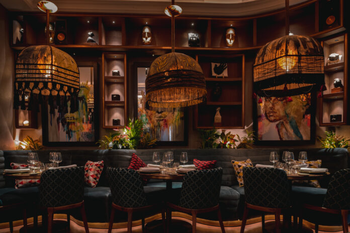 El restaurante Abya , ubicado en el Palacio de Saldaña de Madrid, ofrece una experiencia exclusiva concebida para los amantes del arte y de la alta gastronomía. Foto: agencia.