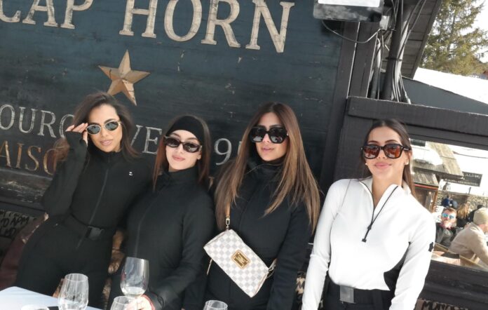 Entre pistas de esquí y sobremesas infinitas, las líderes de @darkfemenineenergy transformaron una casa privada en el epicentro de la intuición y el poder compartido. Lo que sucede en la nieve, se queda en el alma. Foto: Dark Femenine Energy.